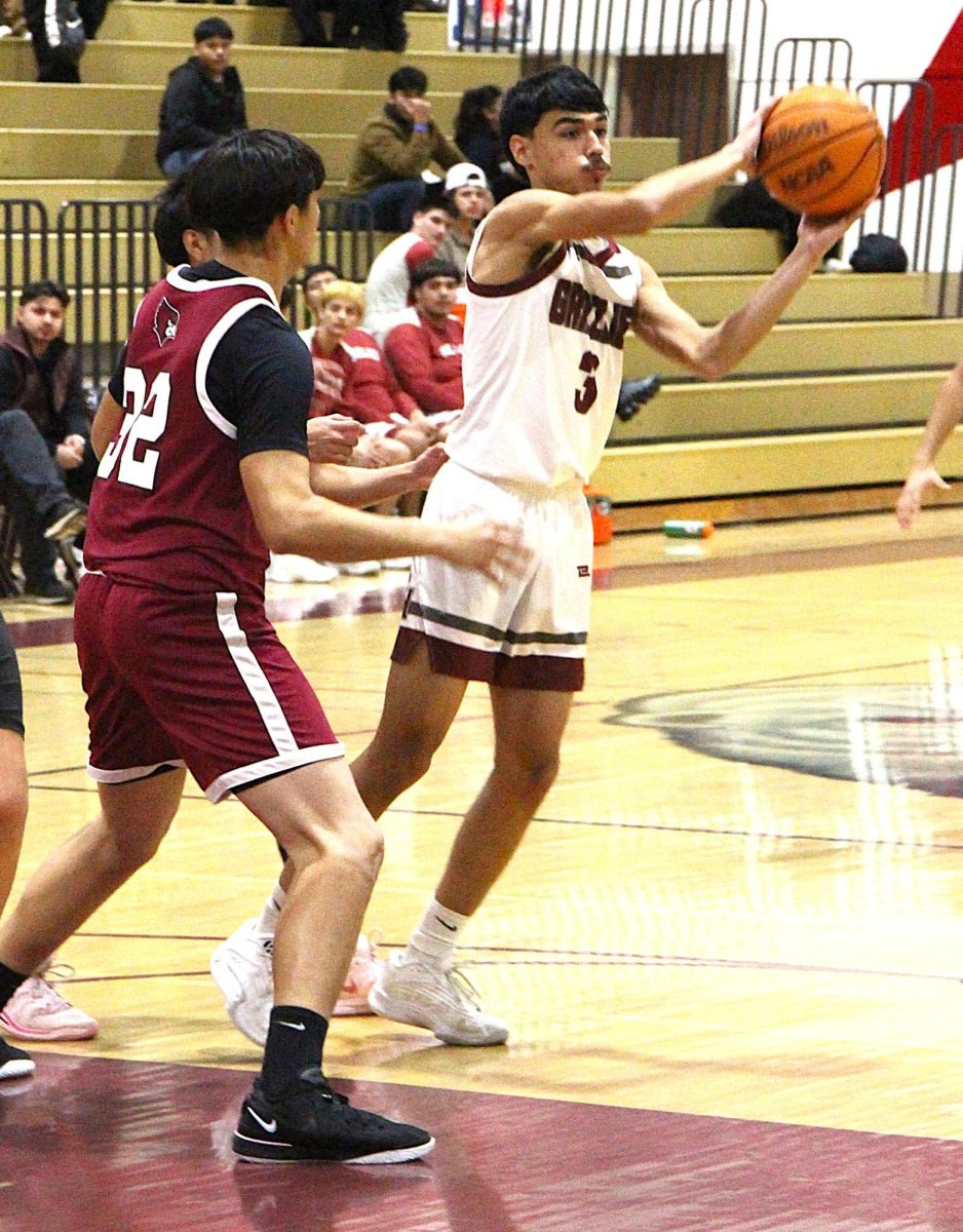 Cruz Campos passes the ball to a teammate during a game earlier this season. 