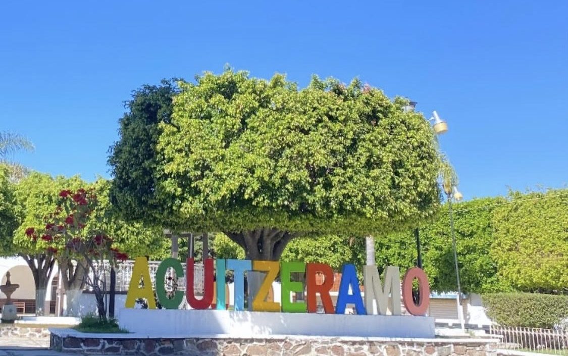 Between two worlds: Mi Tiempo en México